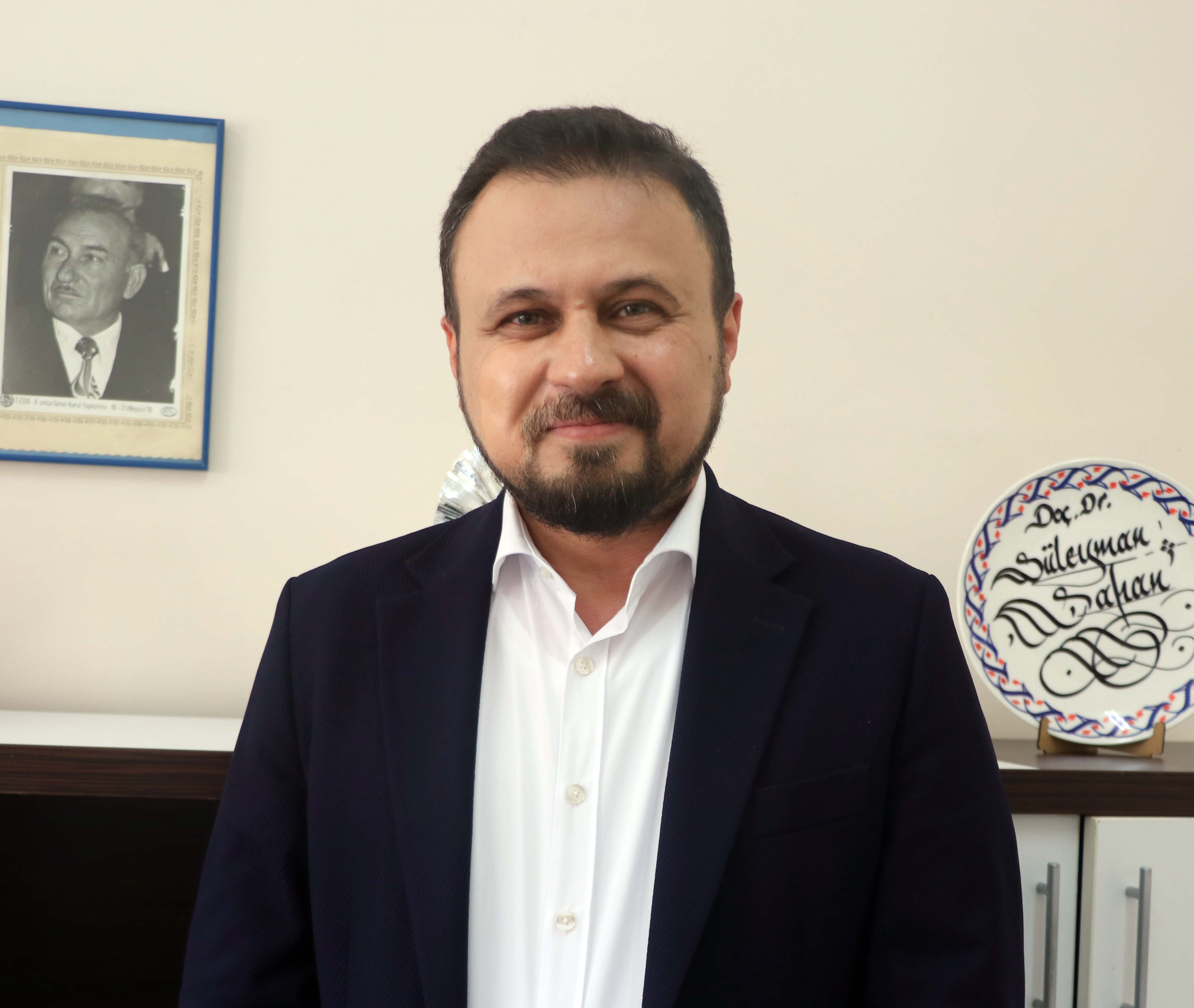 'Sanal medyada sürekli aynı içeriklere maruz kalan bireyler empati yeteneğini yitirebilir'