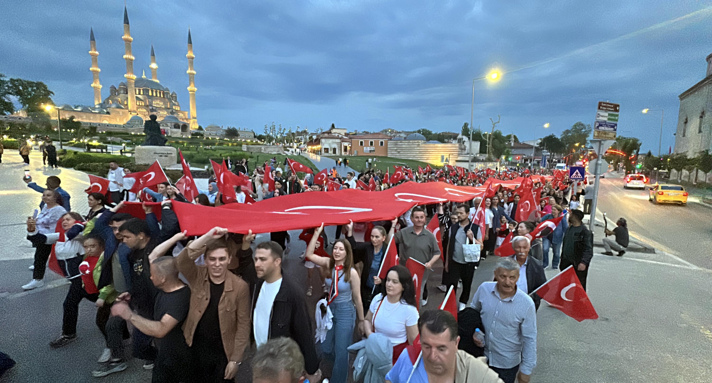   Edirne'de 19 Mayıs nedeniyle fener alayı düzenlendi