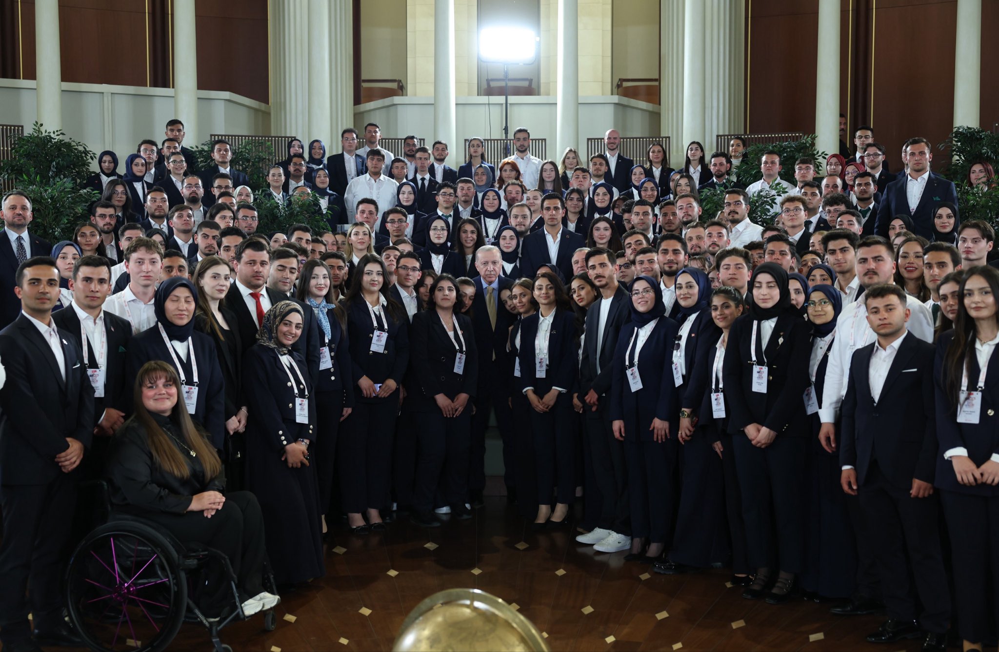 Cumhurbaşkanı Erdoğan: Gençlerimizle kol kola, omuz omuza yürümeyi sürdüreceğiz// Ek fotoğraflar