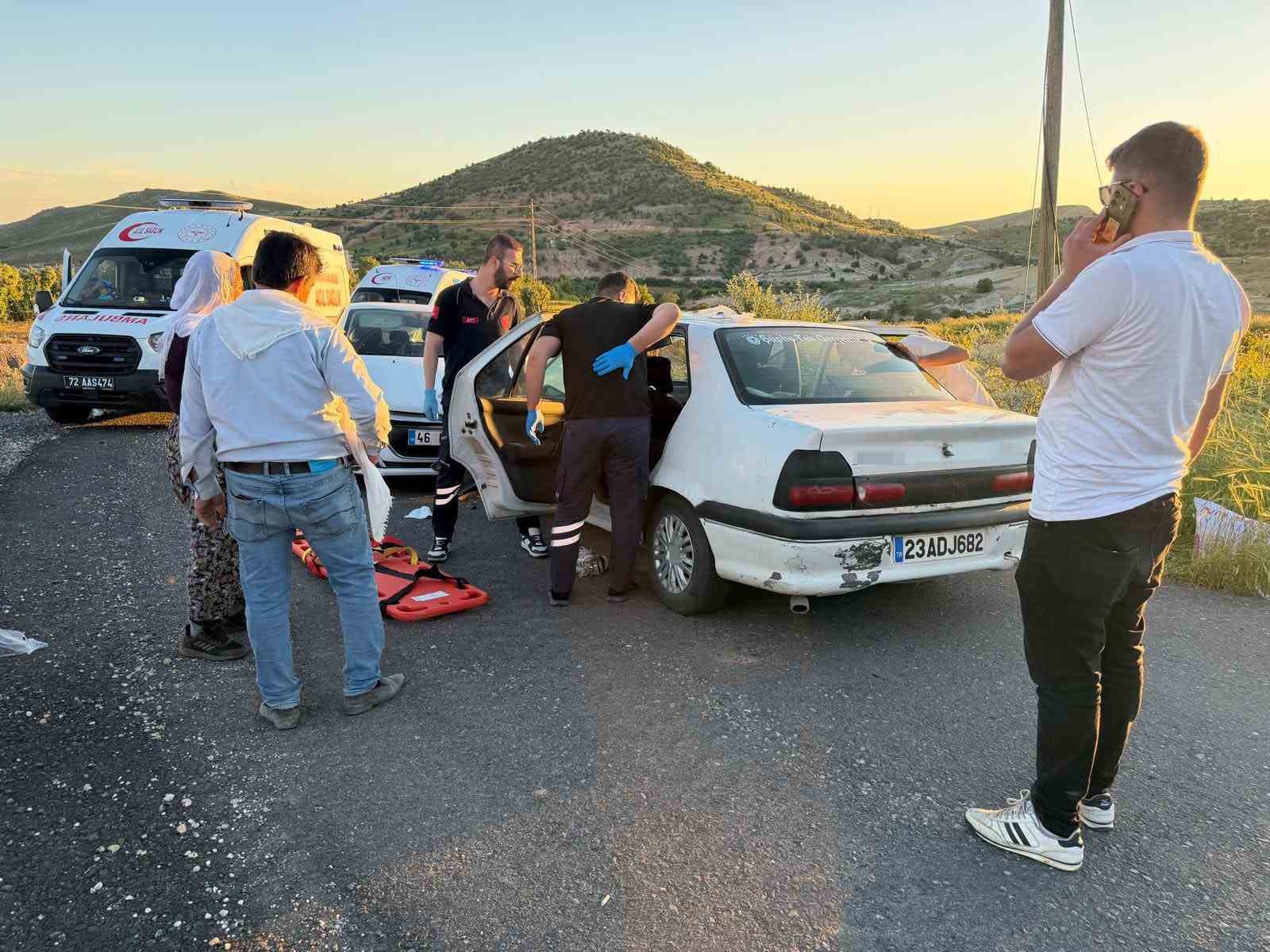 Gercüş’te otomobiller çarpıştı: 12 yaralı
