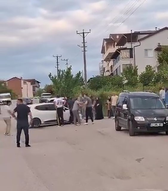 Aileler arasında silahlı sopalı kavga: 5 yaralı
