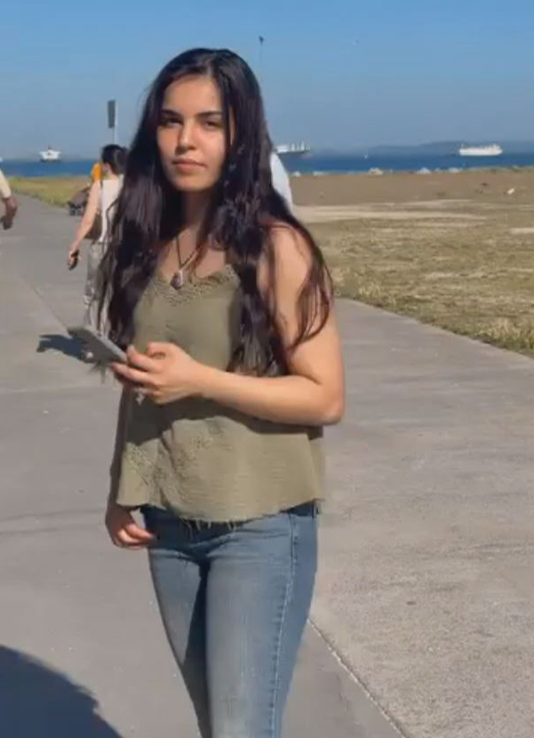 Sultangazi'de otomobille kafa kafaya çarpışan motosiklet alev alev yandı; kadın sürücü öldü / Ek aktüel görüntü