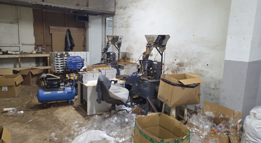 İstanbul ve Adıyaman’da kaçak tütün mamulü operasyonunda 24 şüpheli yakalandı