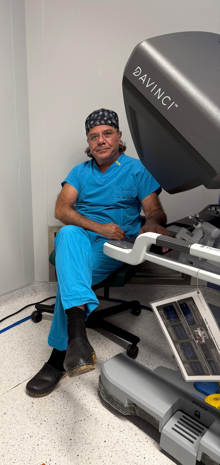 Türk doktor, dünyanın gözü önünde canlı ameliyat yapacak