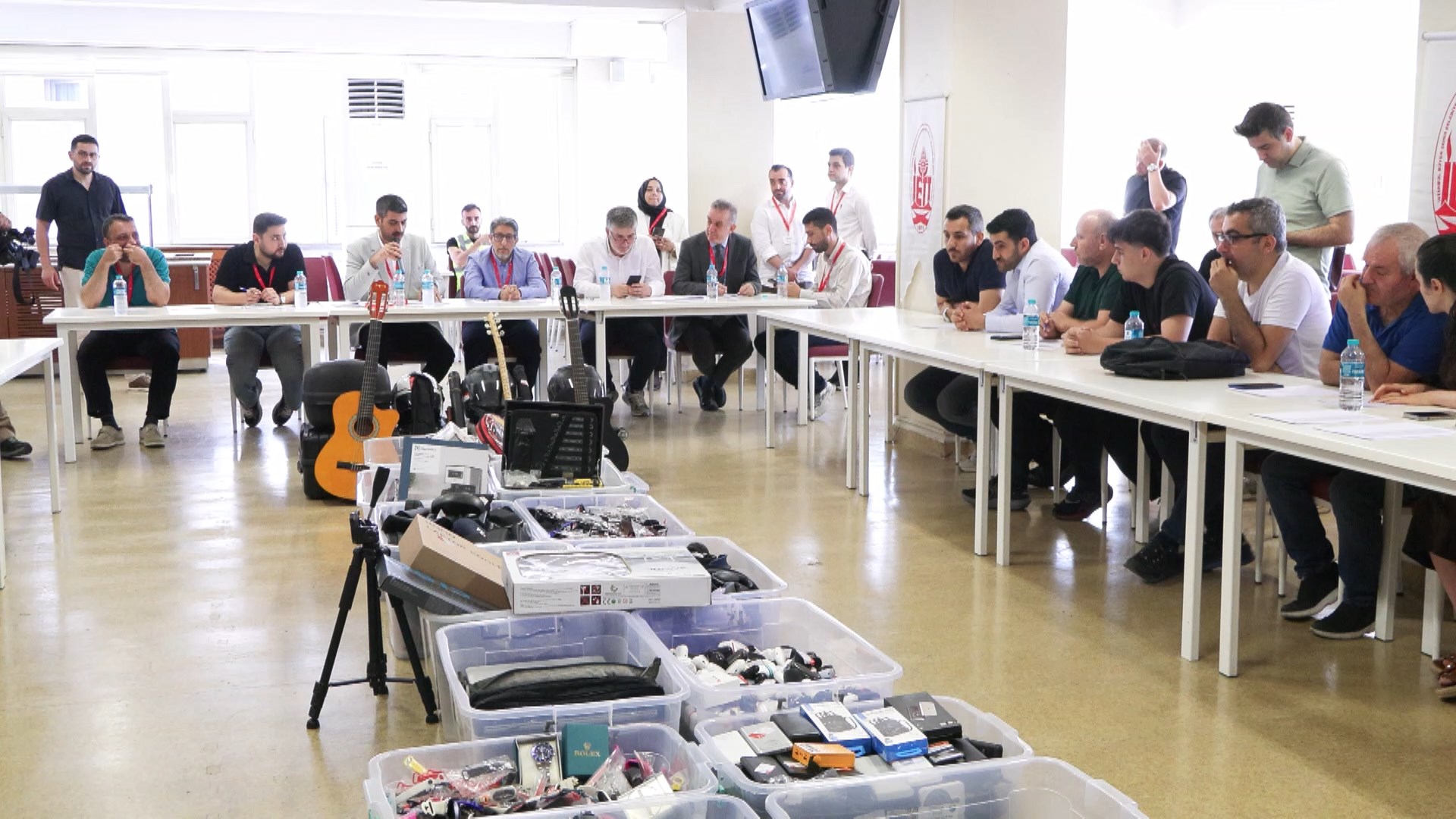 İETT'de unutulan binlerce eşya açık artırmayla 1 milyon 366 bin liraya satıldı