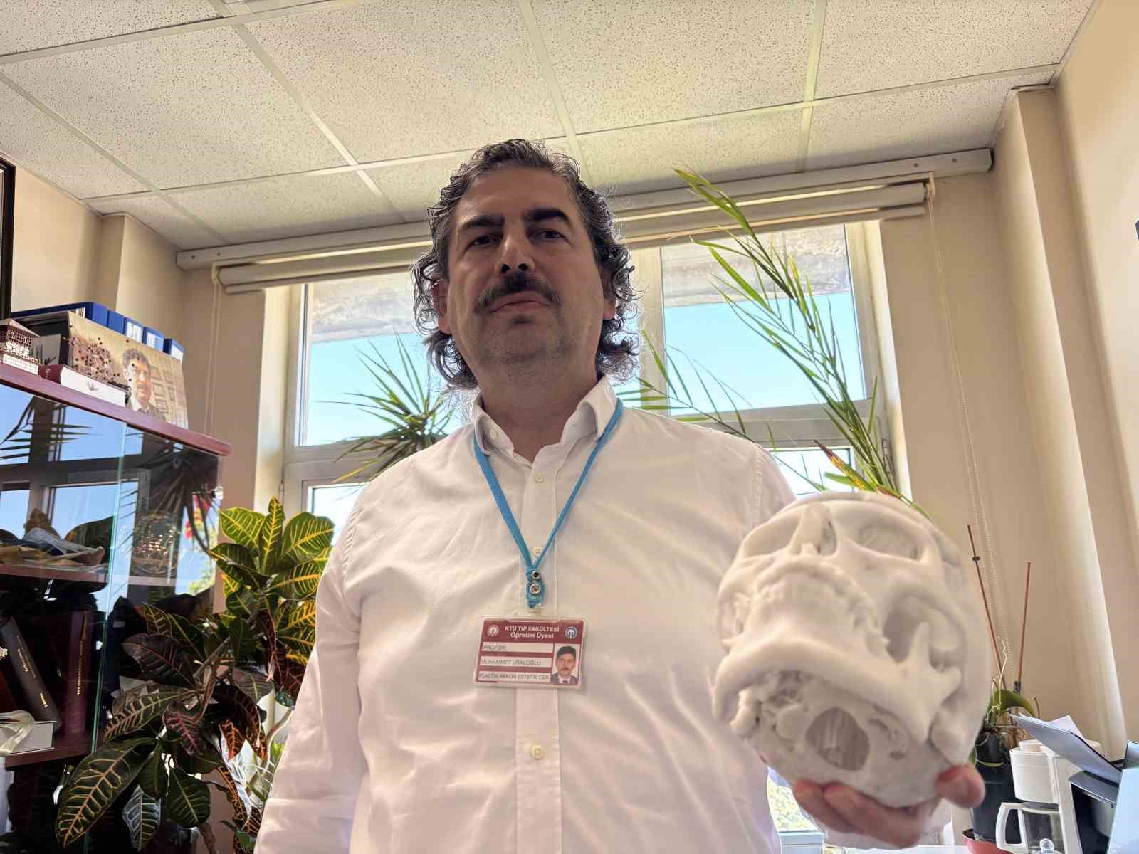 Beyin tümörü ameliyatı sonrası çöken alnı, 3 boyutlu implantla düzeltildi
