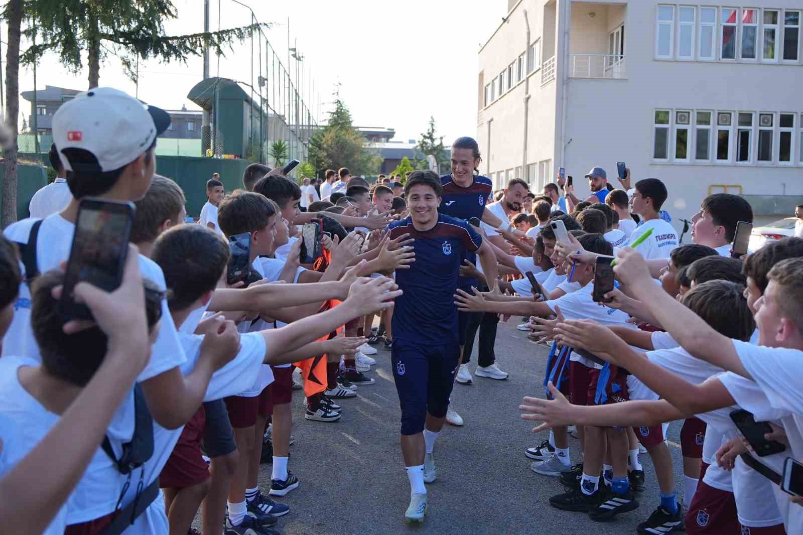 Trabzonspor’da Aral Şimşir ilk antrenmanına çıktı

