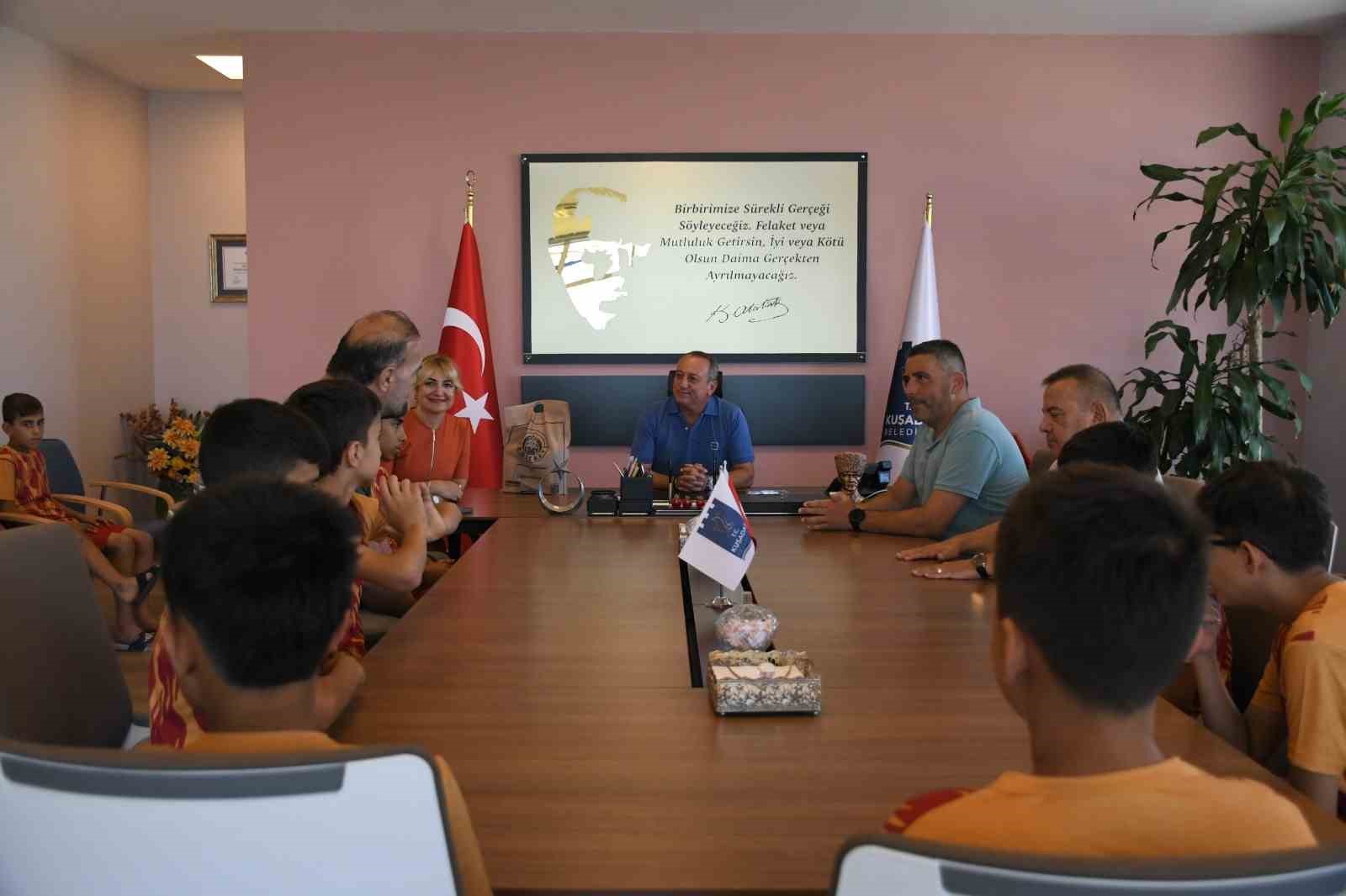 Kuşadası’nın gönül köprüsü 9 yıldır çocukları buluşturuyor
