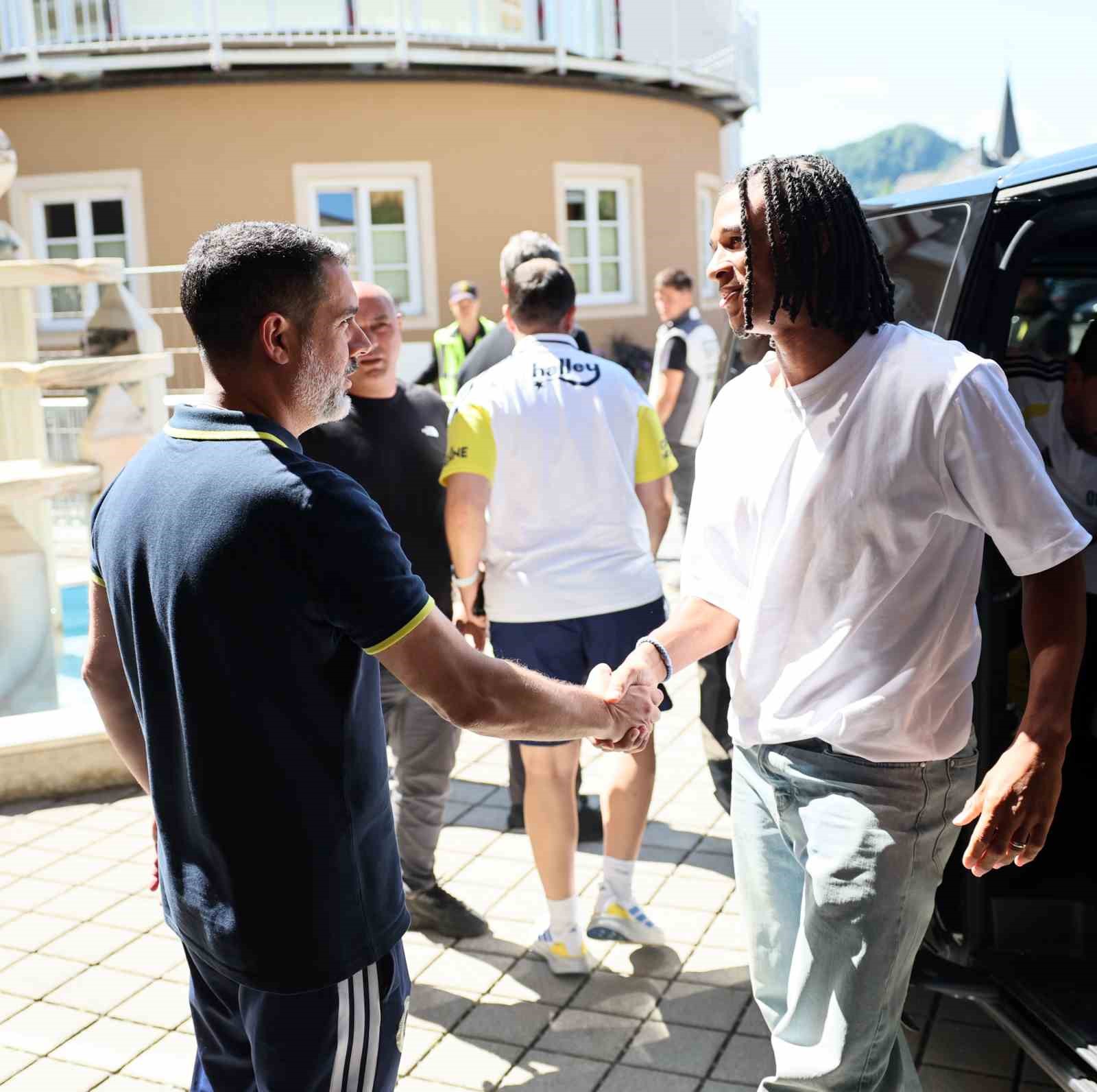 Nathan Ake, Fenerbahçe’de ilk çalışmasını yaptı
