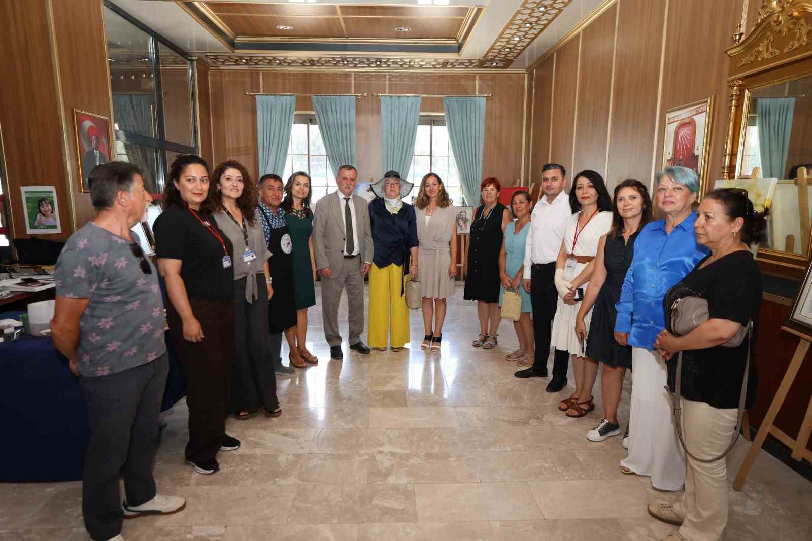 Renklerin suyla dansı sanatseverlerle buluştu
