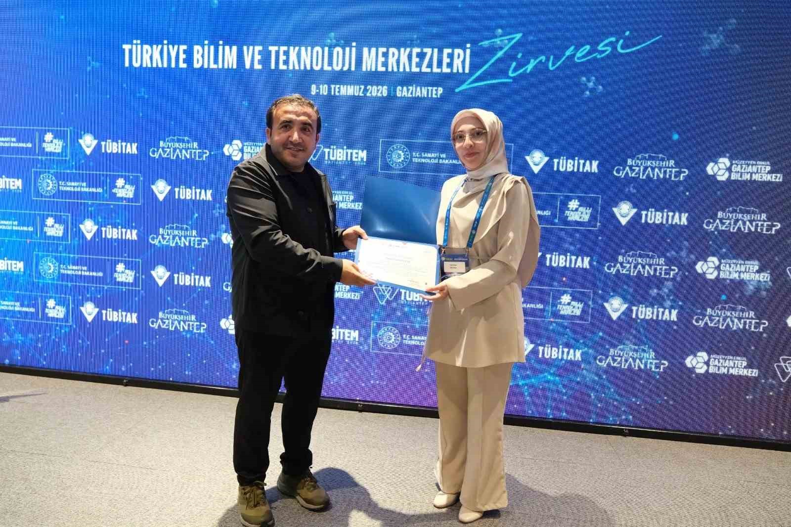 Bilim Uşak Ekibi 5. Türkiye Bilim ve Teknoloji Merkezleri Zirvesi’ne katıldı
