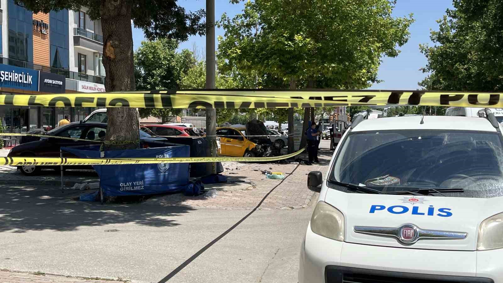 Ticari taksinin çarptığı anne ile kızı hayatını kaybetti
