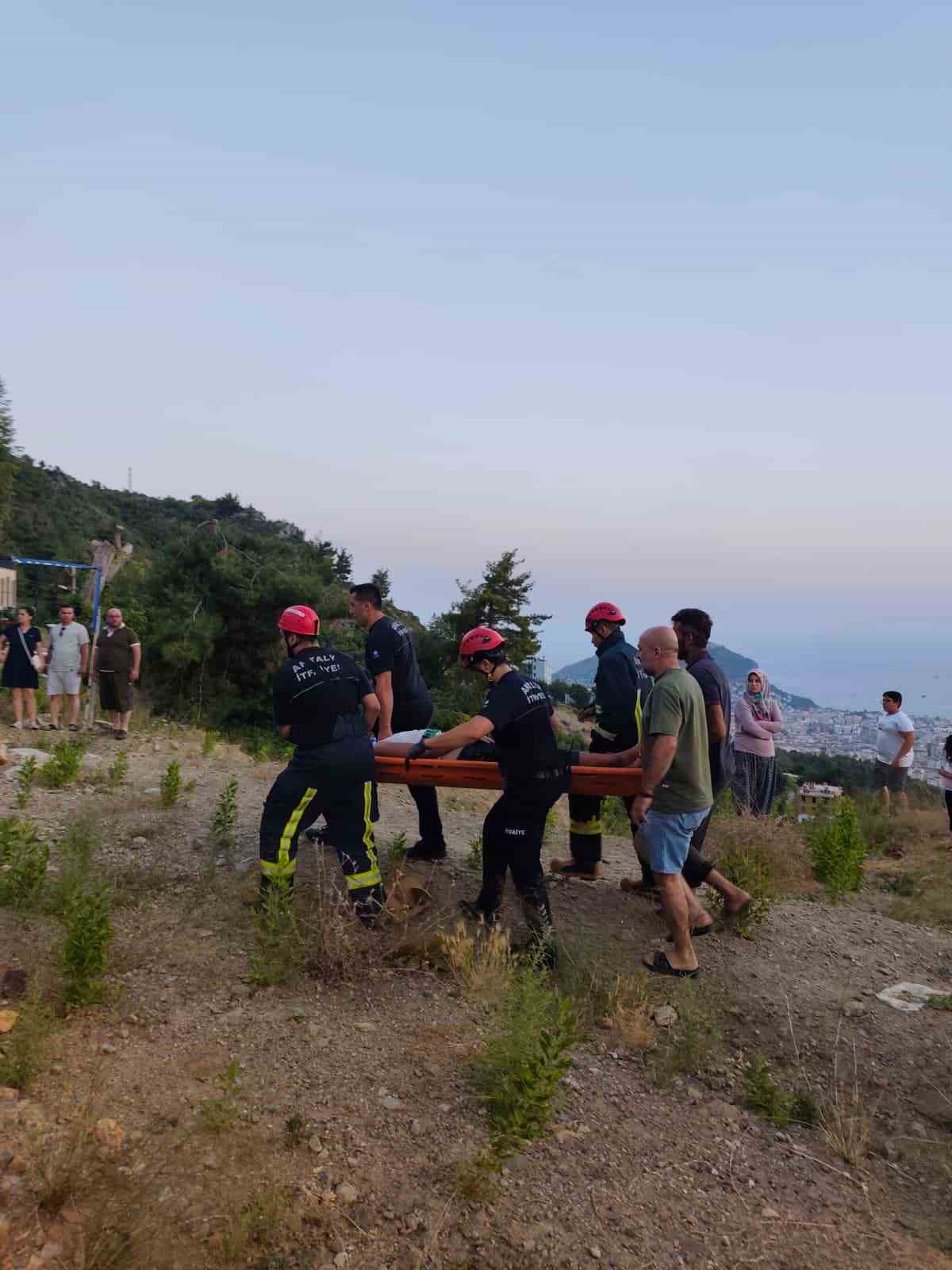 Alanya’da uçuruma yuvarlanan ATV sürücüsünü itfaiye ekipleri kurtardı
