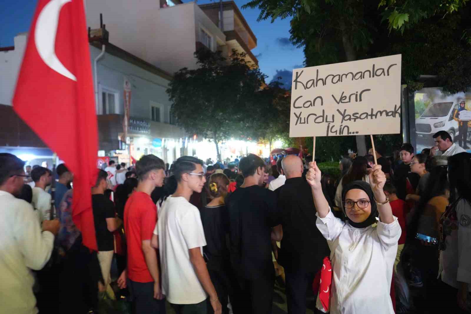 Niğde’de 15 Temmuz’un 10. yılında fener alayı ve demokrasi nöbeti

