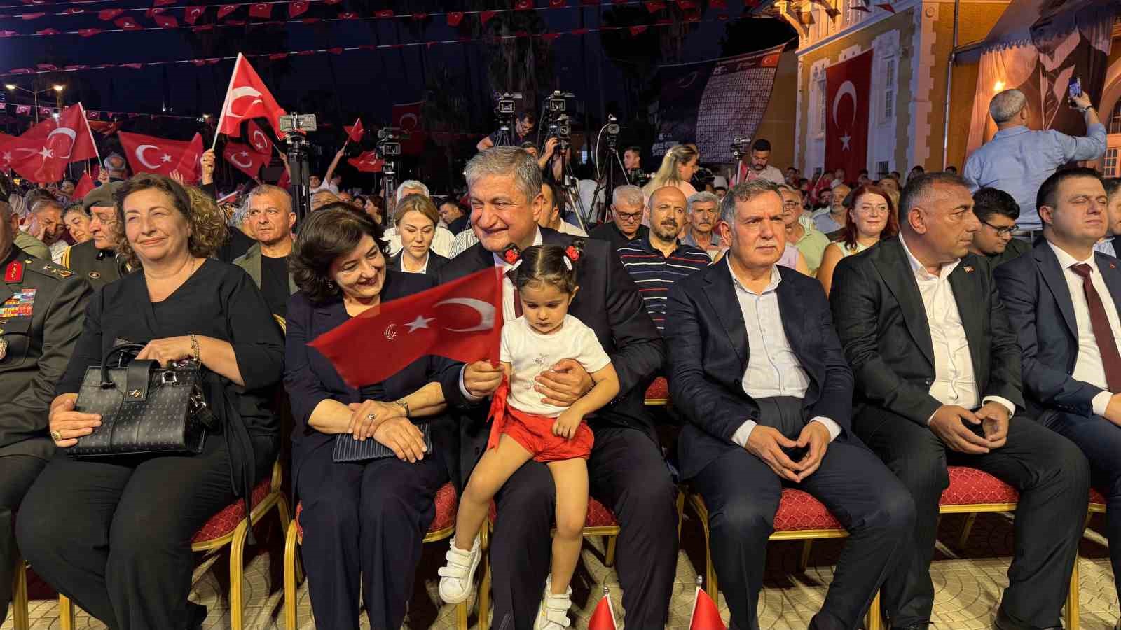 Adana’da 15 Temmuz’un 10. yılında demokrasi nöbeti tutuldu
