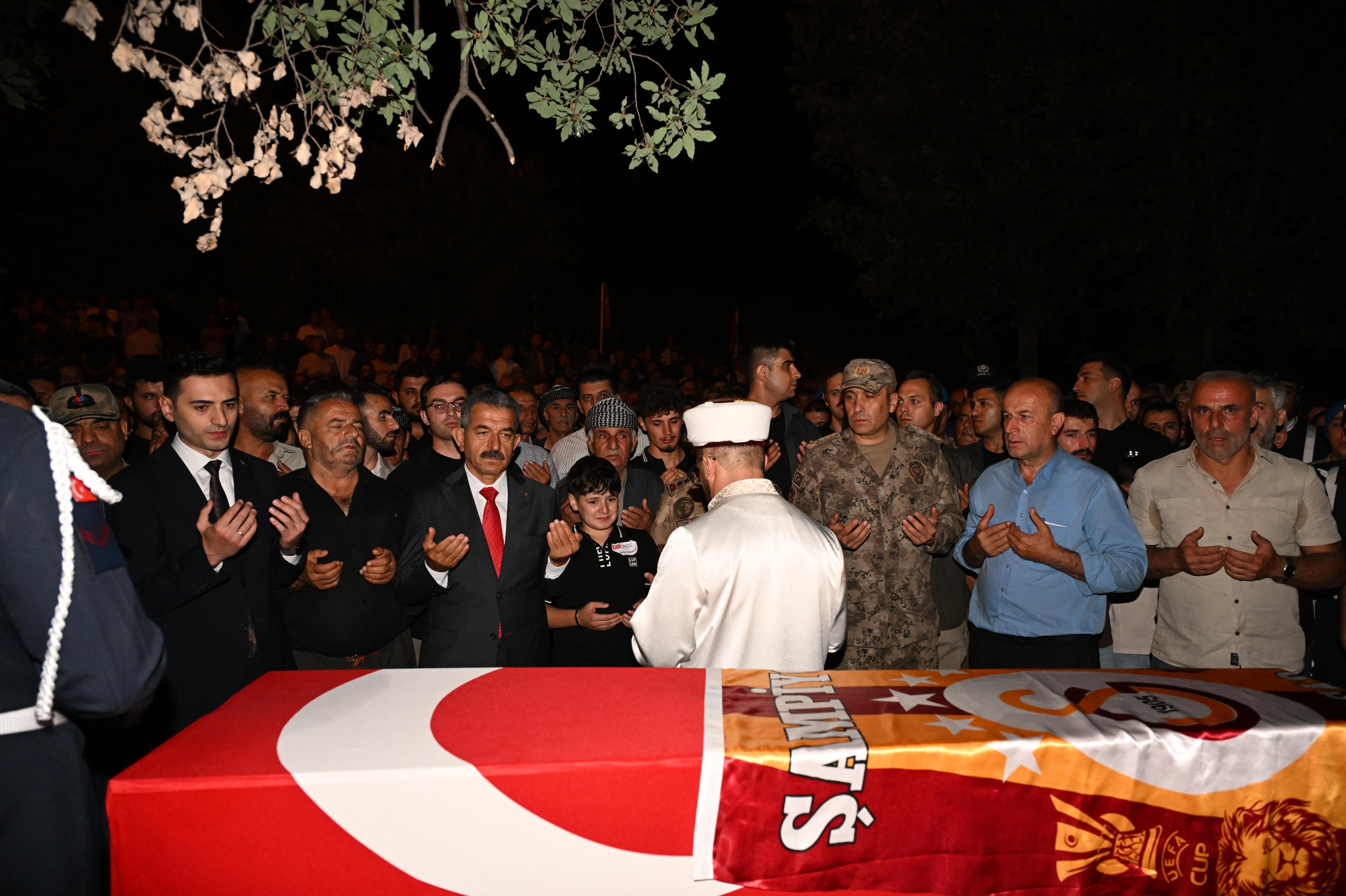 Halı saha maçında kalp krizi geçiren uzman çavuş hayatını kaybetti (2)