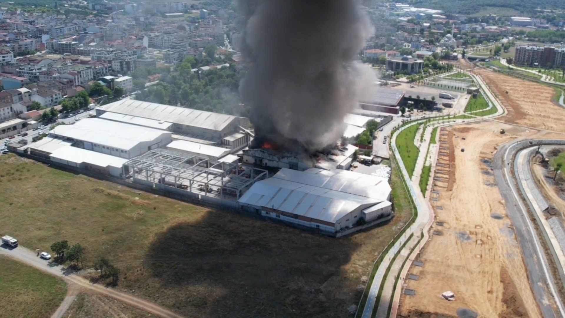 Arnavutköy'de fabrikada yangın-3 / Havadan görüntü