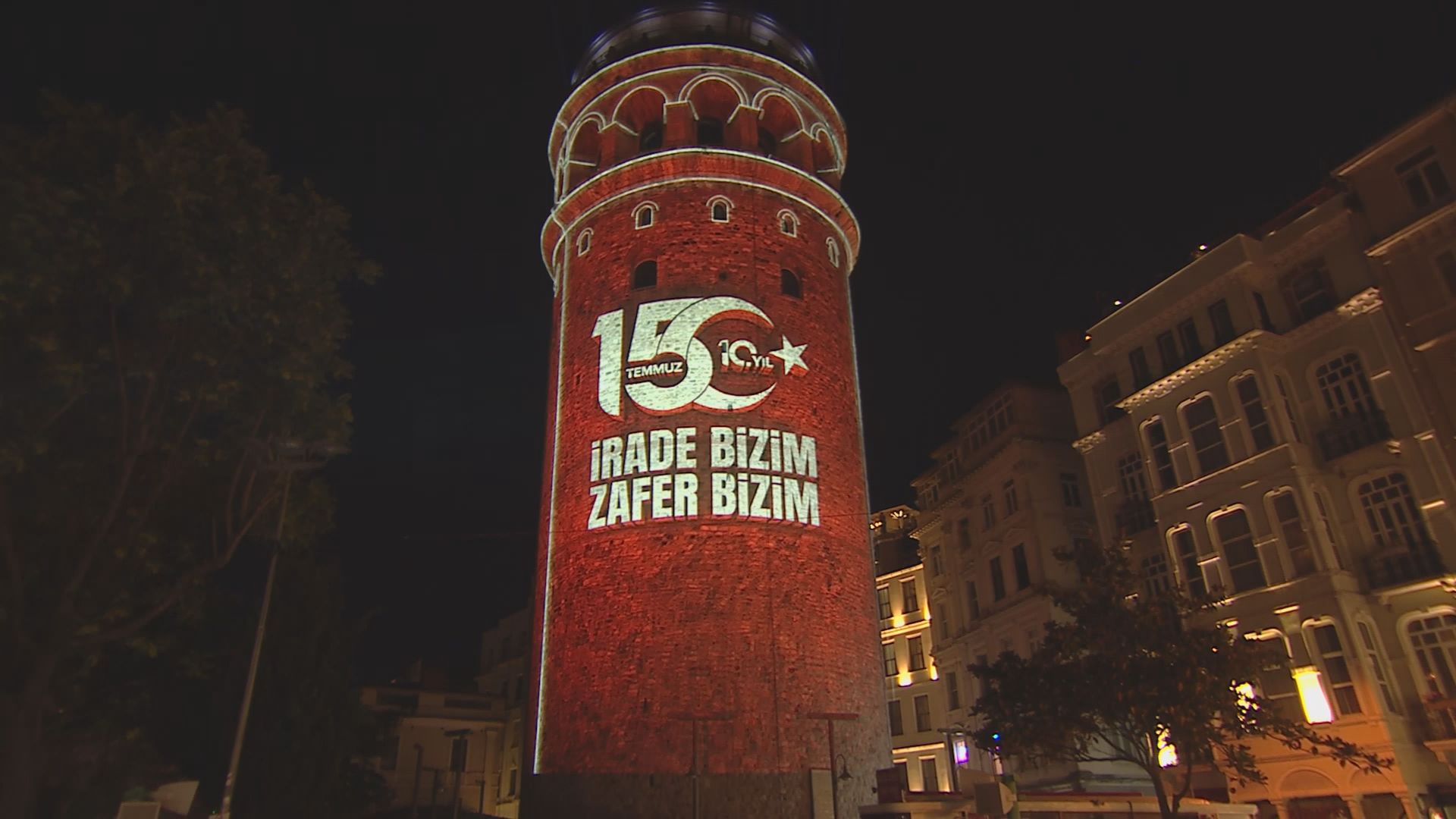 Galata Kulesi'nde 15 Temmuz'un 10'uncu yılında ışık gösterisi gerçekleştirildi / Geniş haber